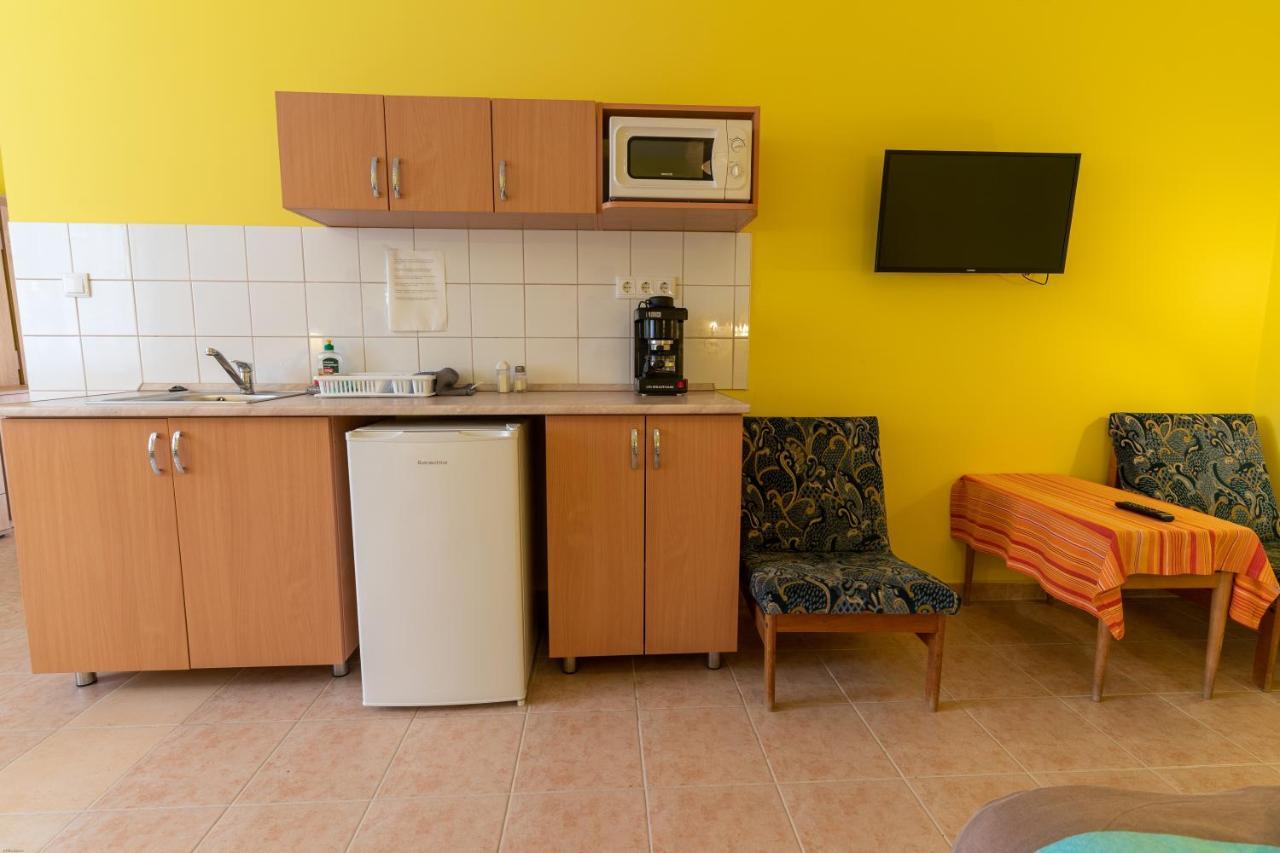 Izabella Panzio Bed & Breakfast Hajduszoboszlo Bagian luar foto