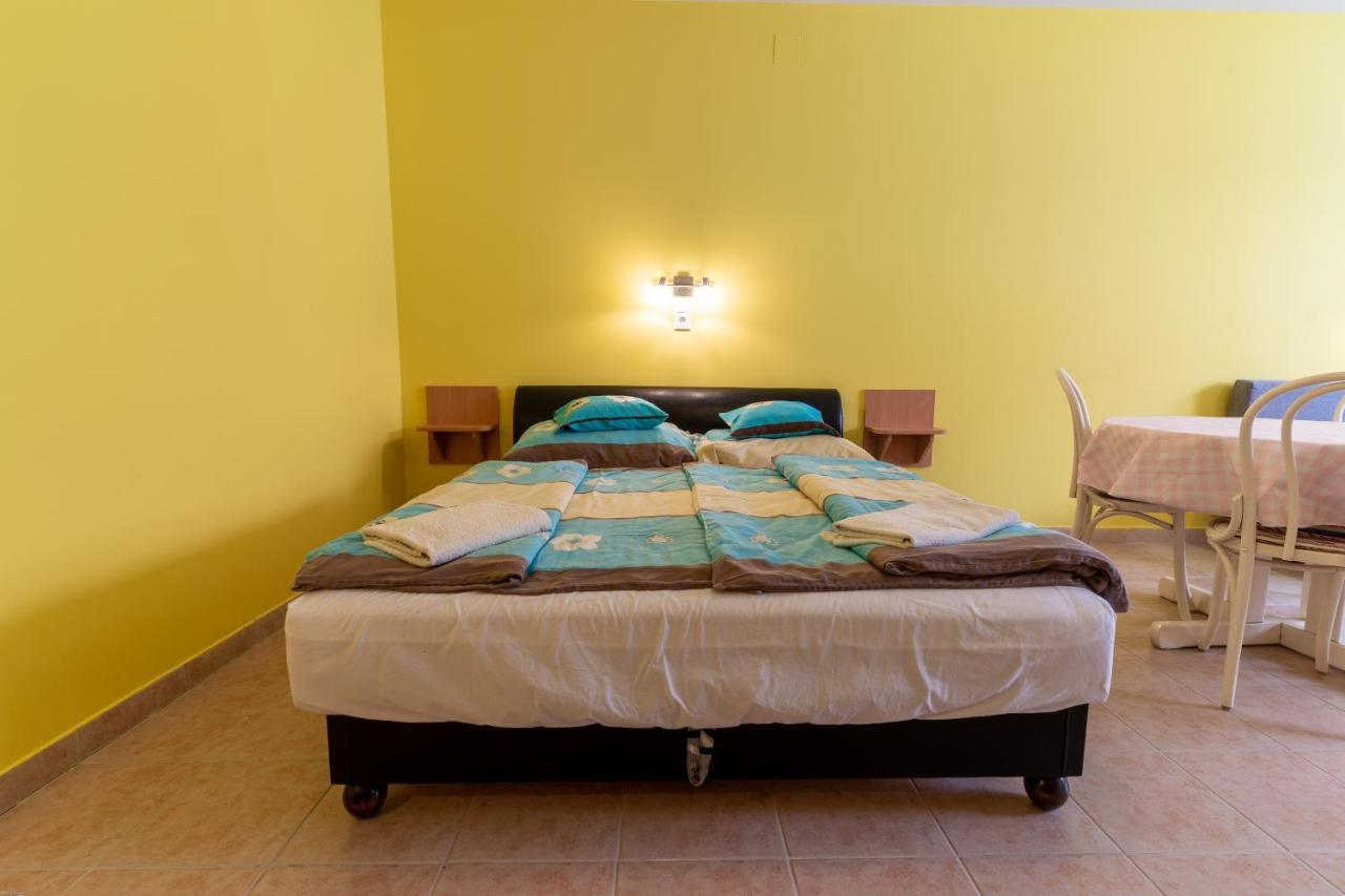 Izabella Panzio Bed & Breakfast Hajduszoboszlo Bagian luar foto