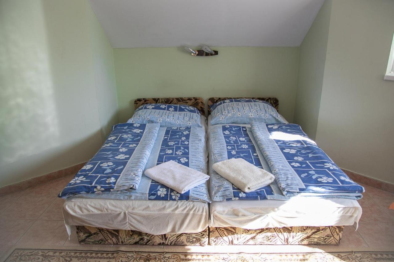 Izabella Panzio Bed & Breakfast Hajduszoboszlo Bagian luar foto