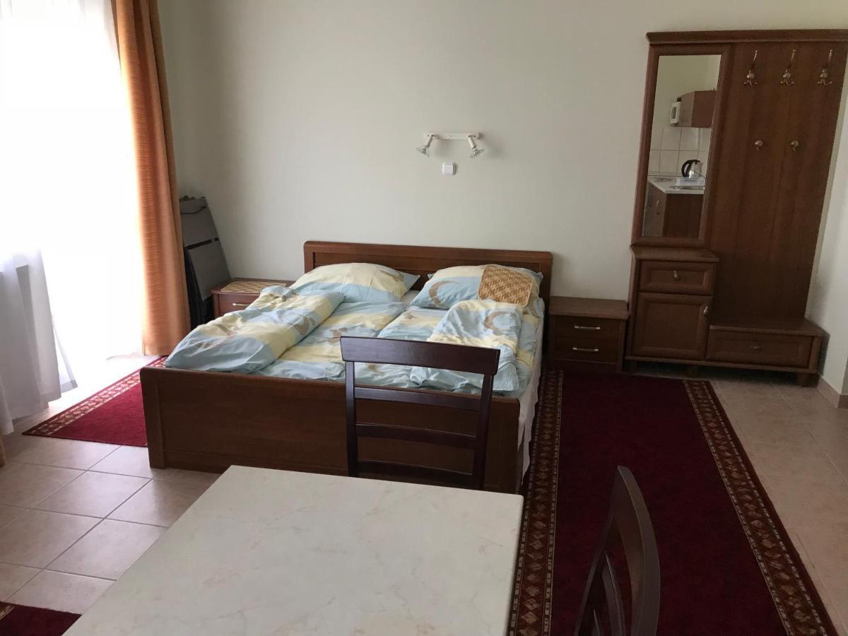 Izabella Panzio Bed & Breakfast Hajduszoboszlo Bagian luar foto