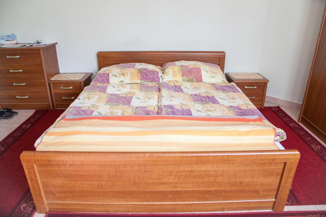Izabella Panzio Bed & Breakfast Hajduszoboszlo Bagian luar foto