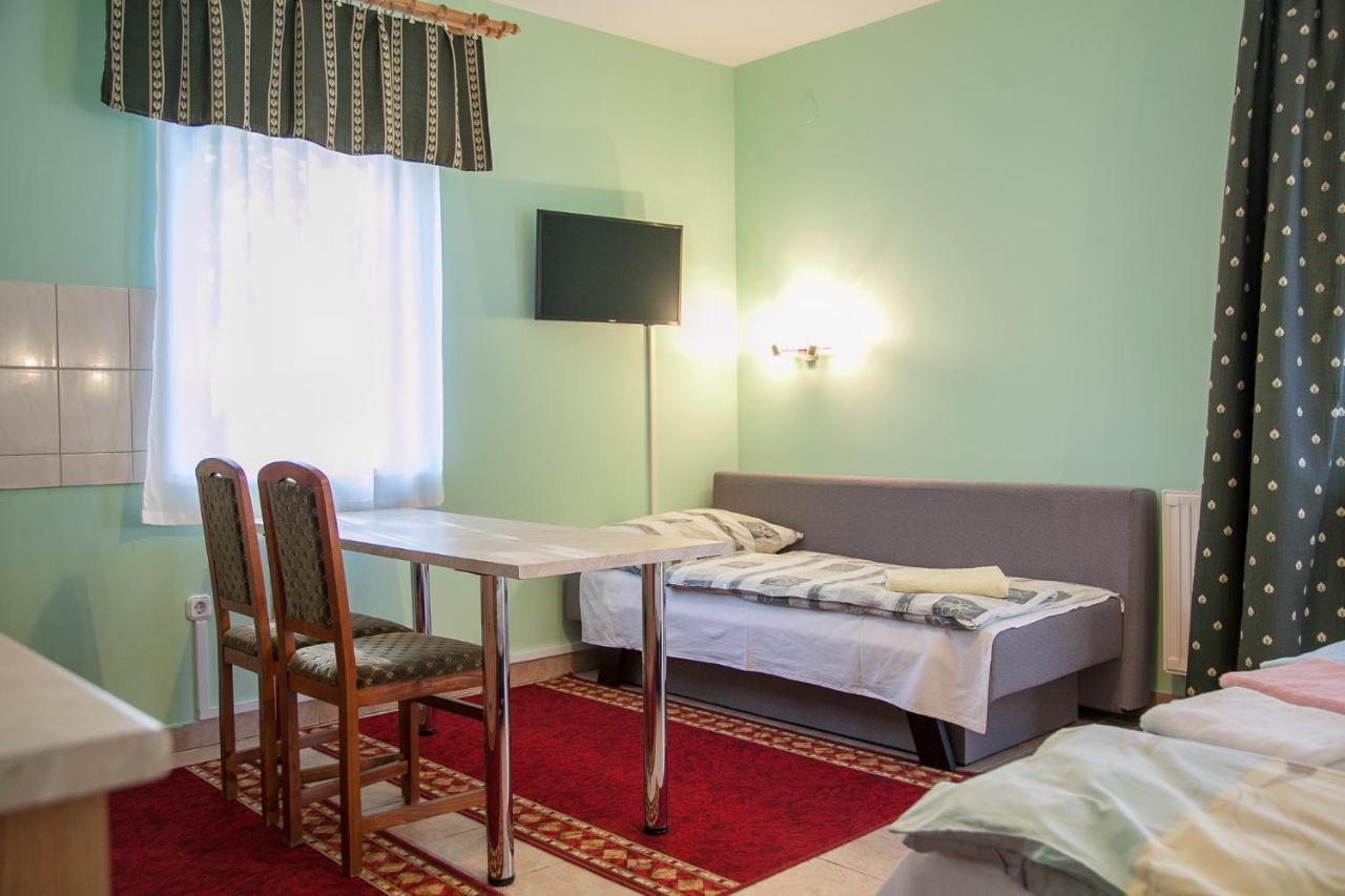 Izabella Panzio Bed & Breakfast Hajduszoboszlo Bagian luar foto