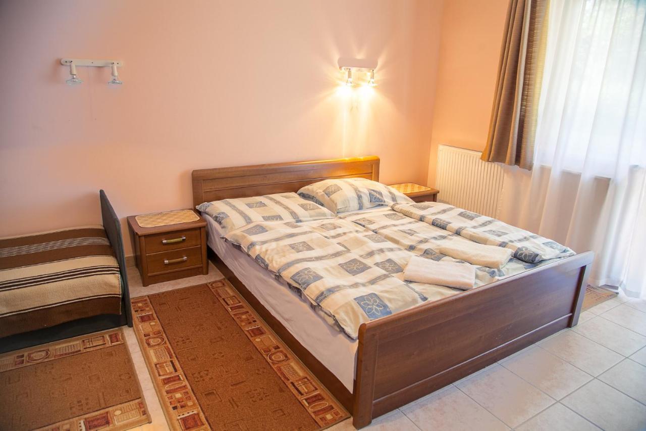 Izabella Panzio Bed & Breakfast Hajduszoboszlo Bagian luar foto
