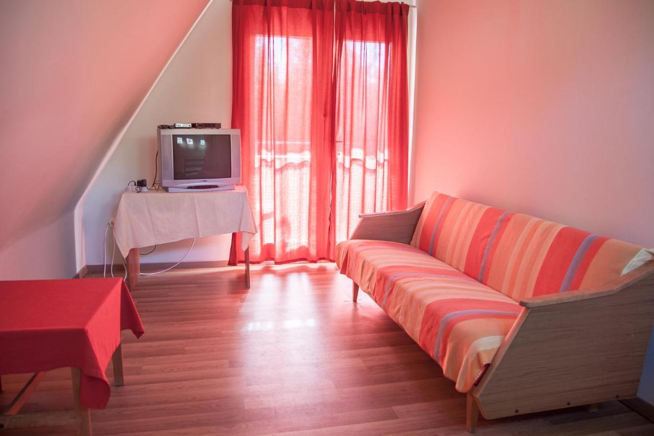 Izabella Panzio Bed & Breakfast Hajduszoboszlo Bagian luar foto