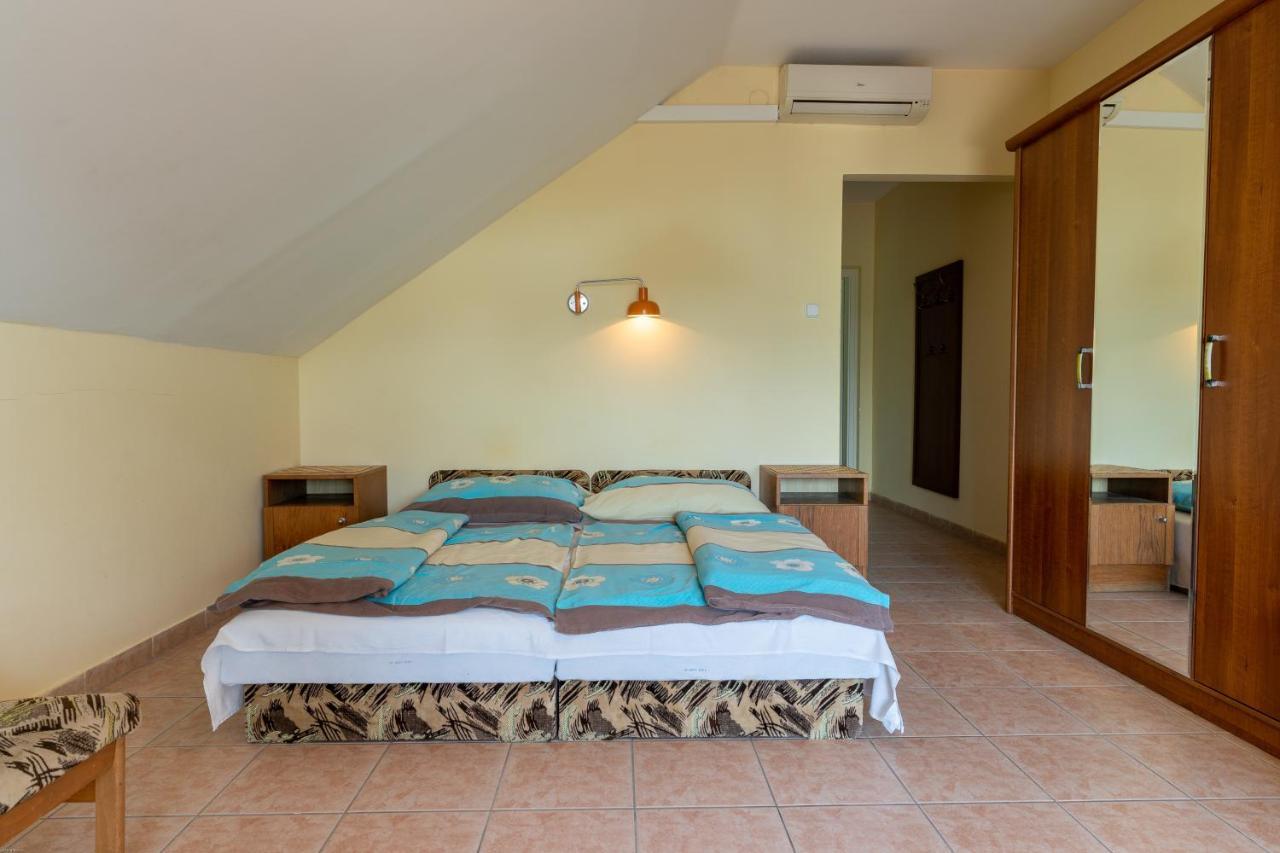 Izabella Panzio Bed & Breakfast Hajduszoboszlo Bagian luar foto