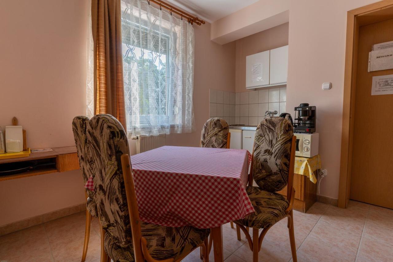 Izabella Panzio Bed & Breakfast Hajduszoboszlo Bagian luar foto