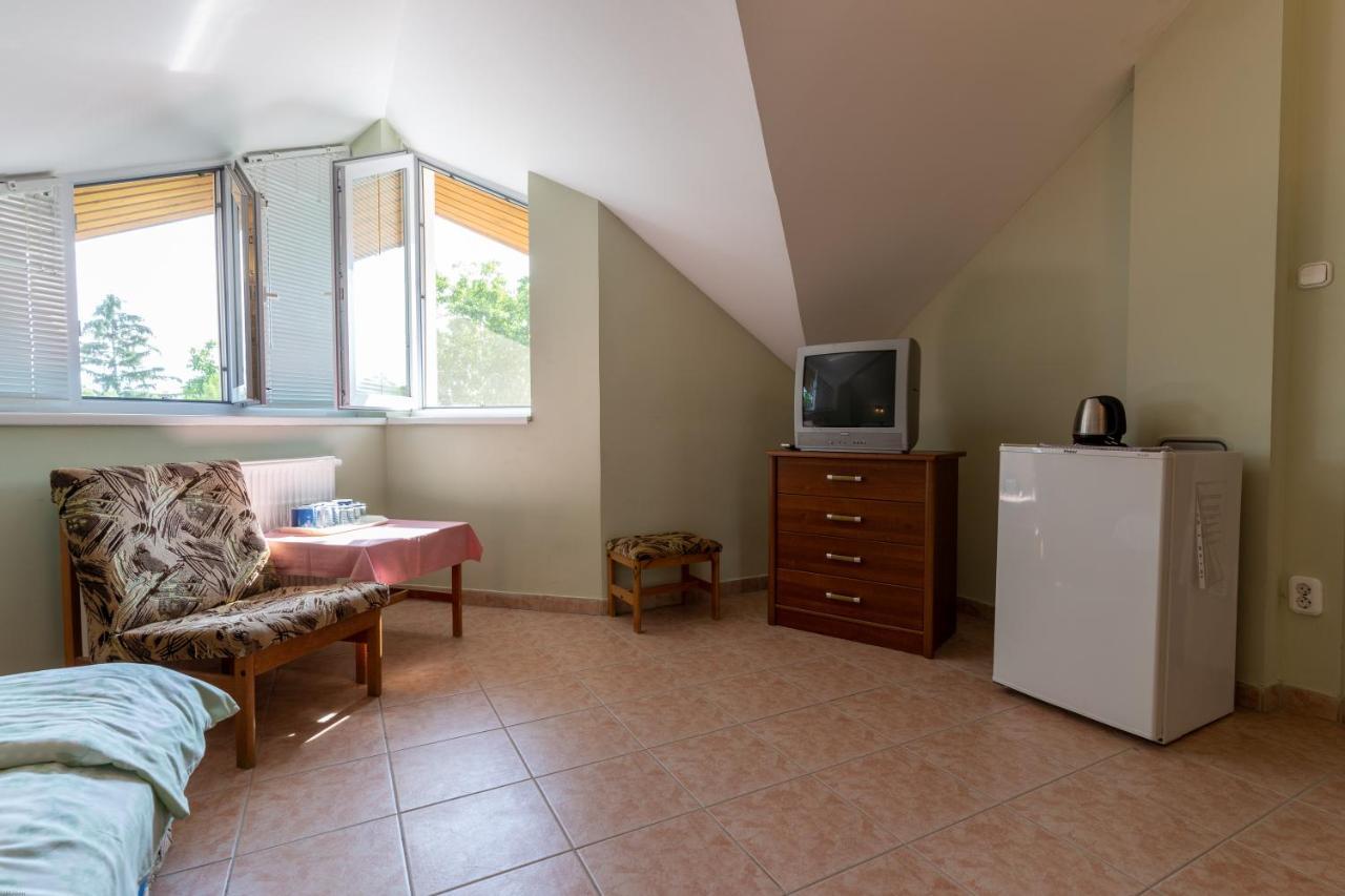 Izabella Panzio Bed & Breakfast Hajduszoboszlo Bagian luar foto