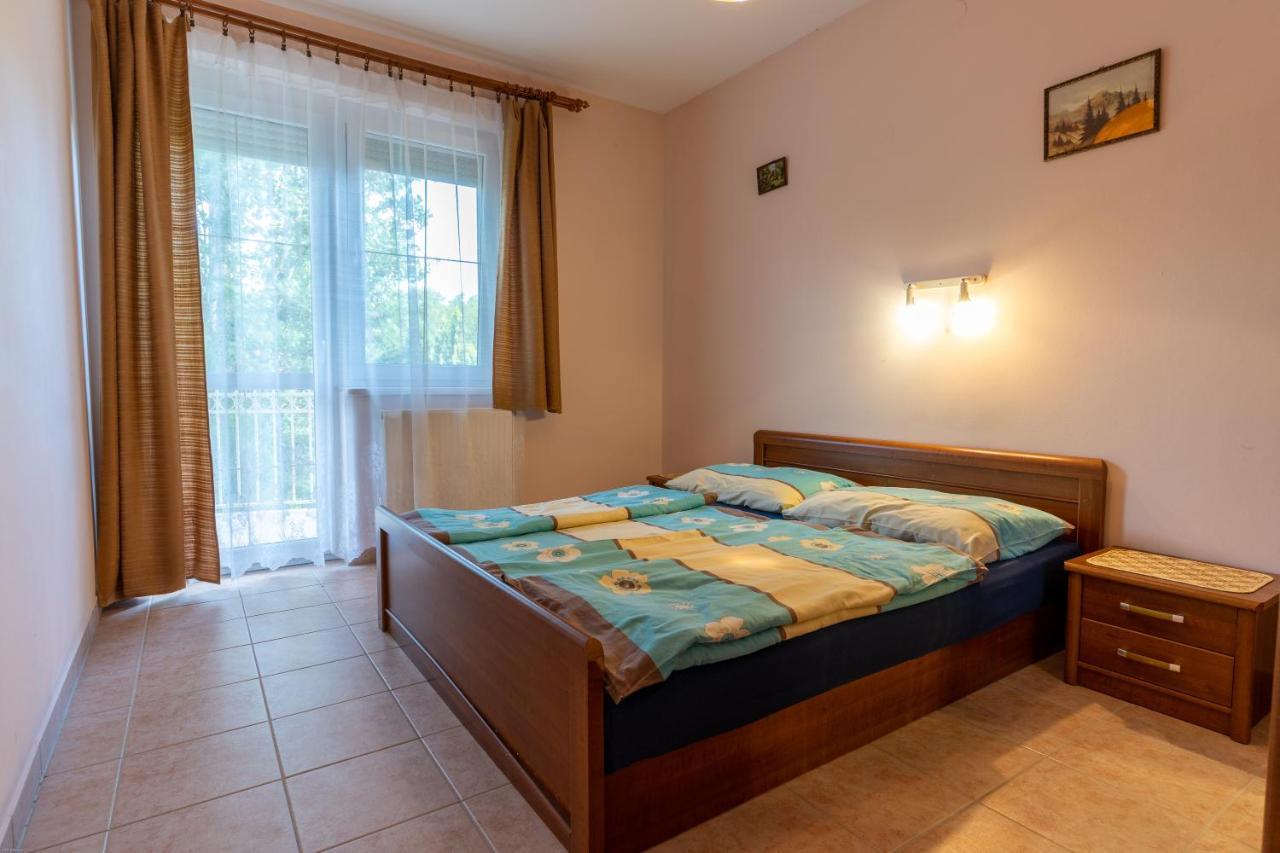 Izabella Panzio Bed & Breakfast Hajduszoboszlo Bagian luar foto