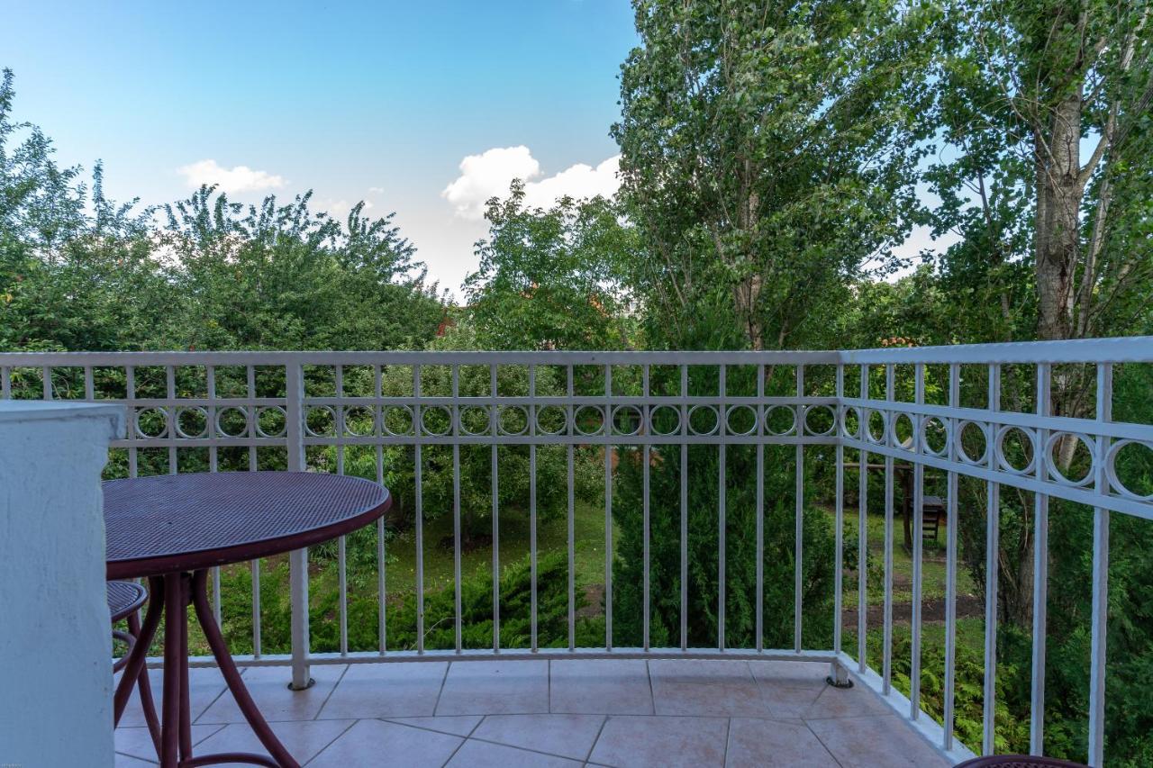 Izabella Panzio Bed & Breakfast Hajduszoboszlo Bagian luar foto