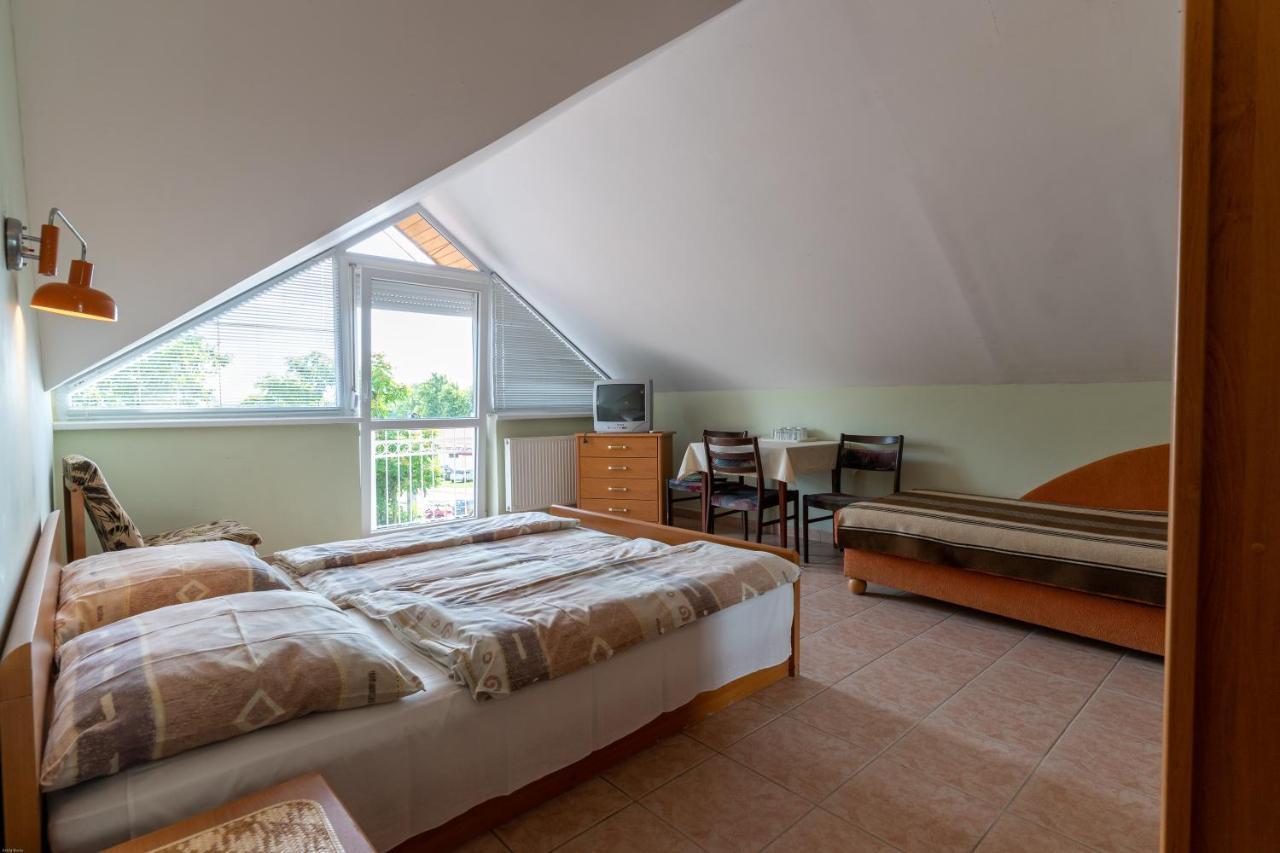 Izabella Panzio Bed & Breakfast Hajduszoboszlo Bagian luar foto