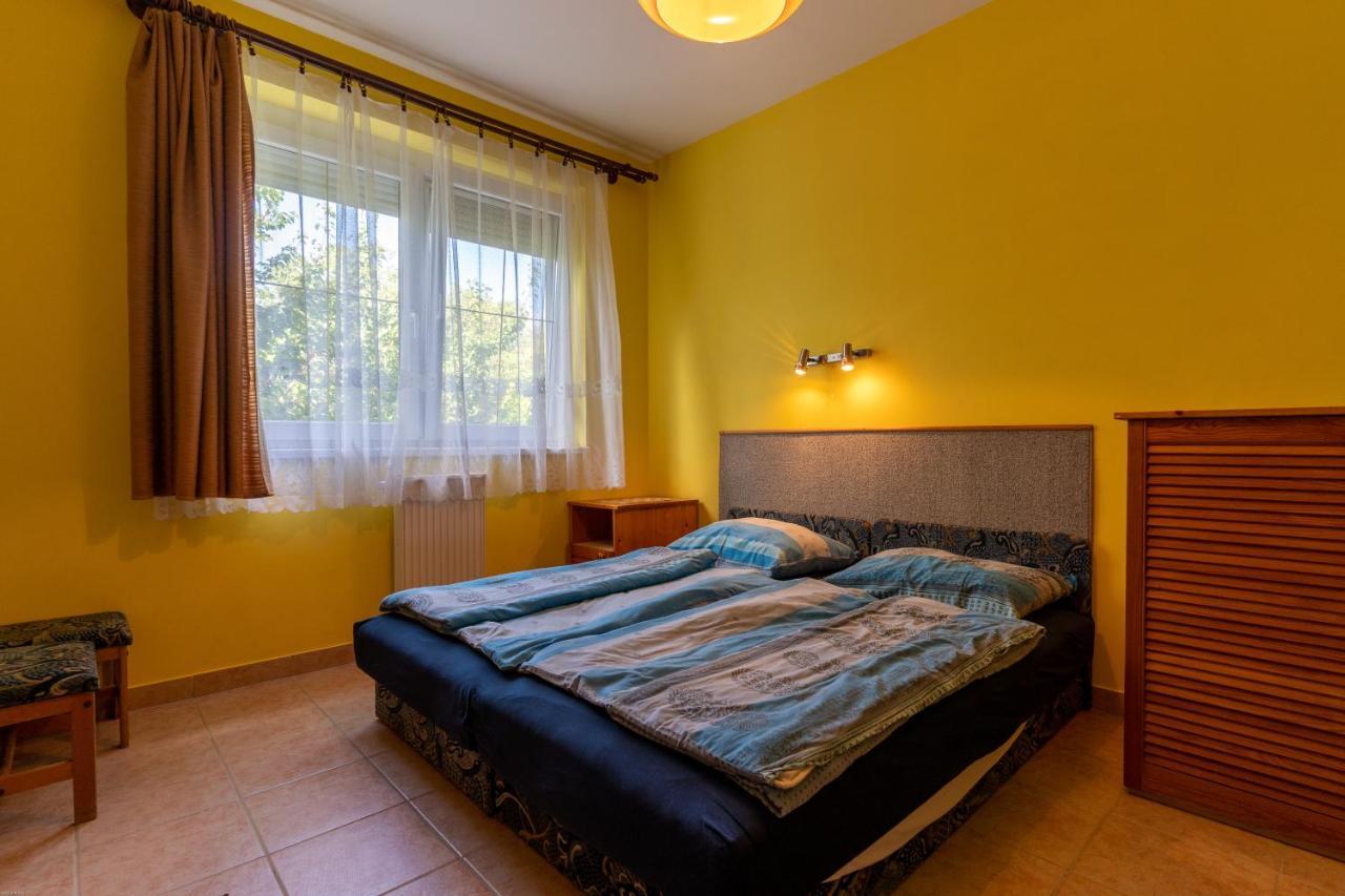 Izabella Panzio Bed & Breakfast Hajduszoboszlo Bagian luar foto
