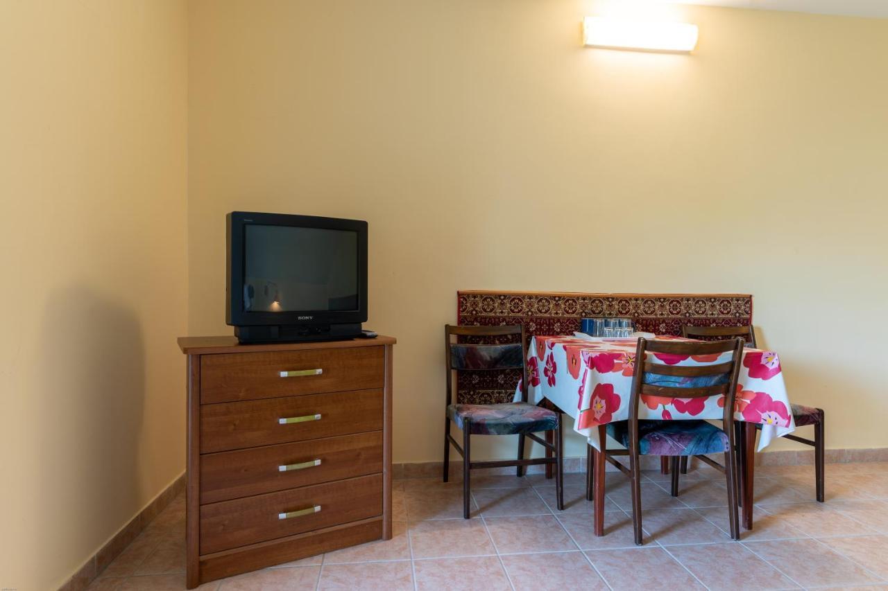 Izabella Panzio Bed & Breakfast Hajduszoboszlo Bagian luar foto