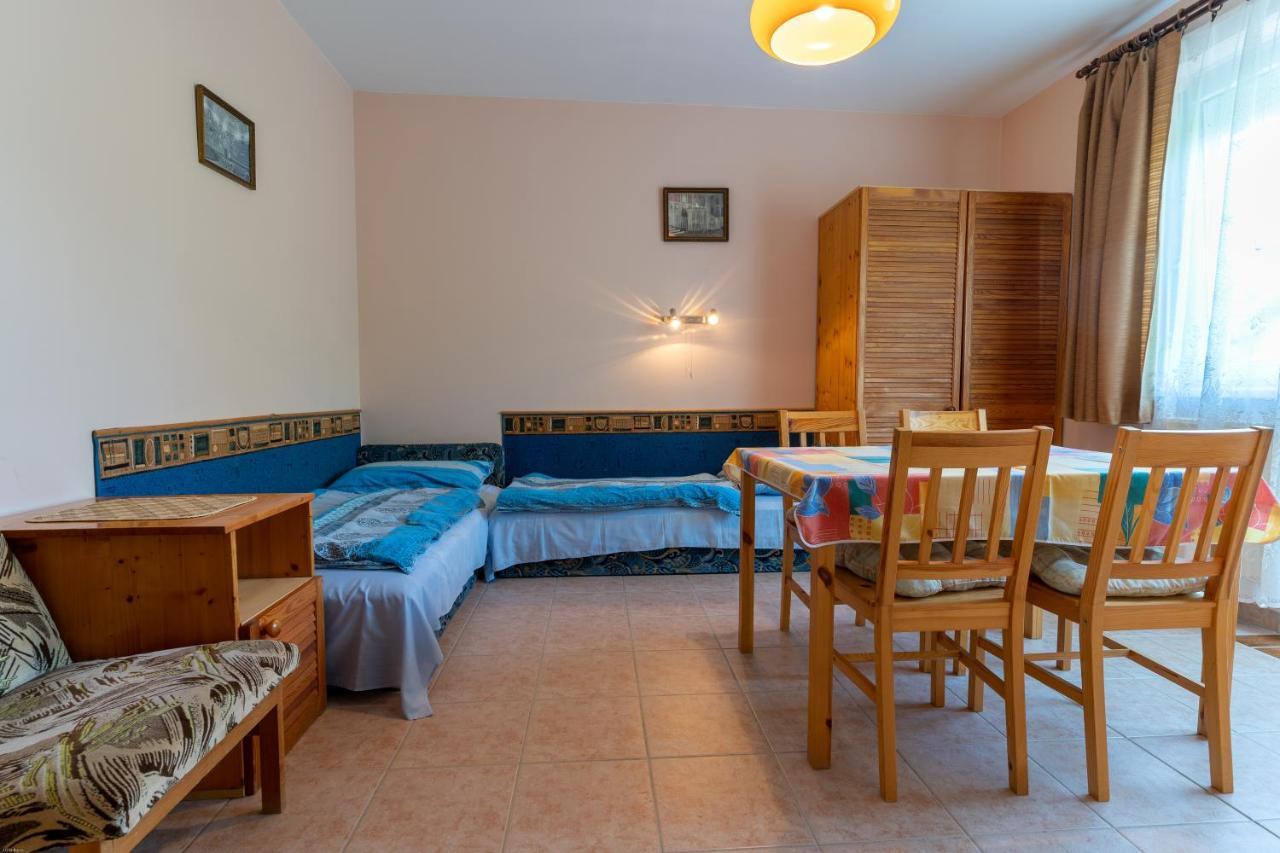 Izabella Panzio Bed & Breakfast Hajduszoboszlo Bagian luar foto