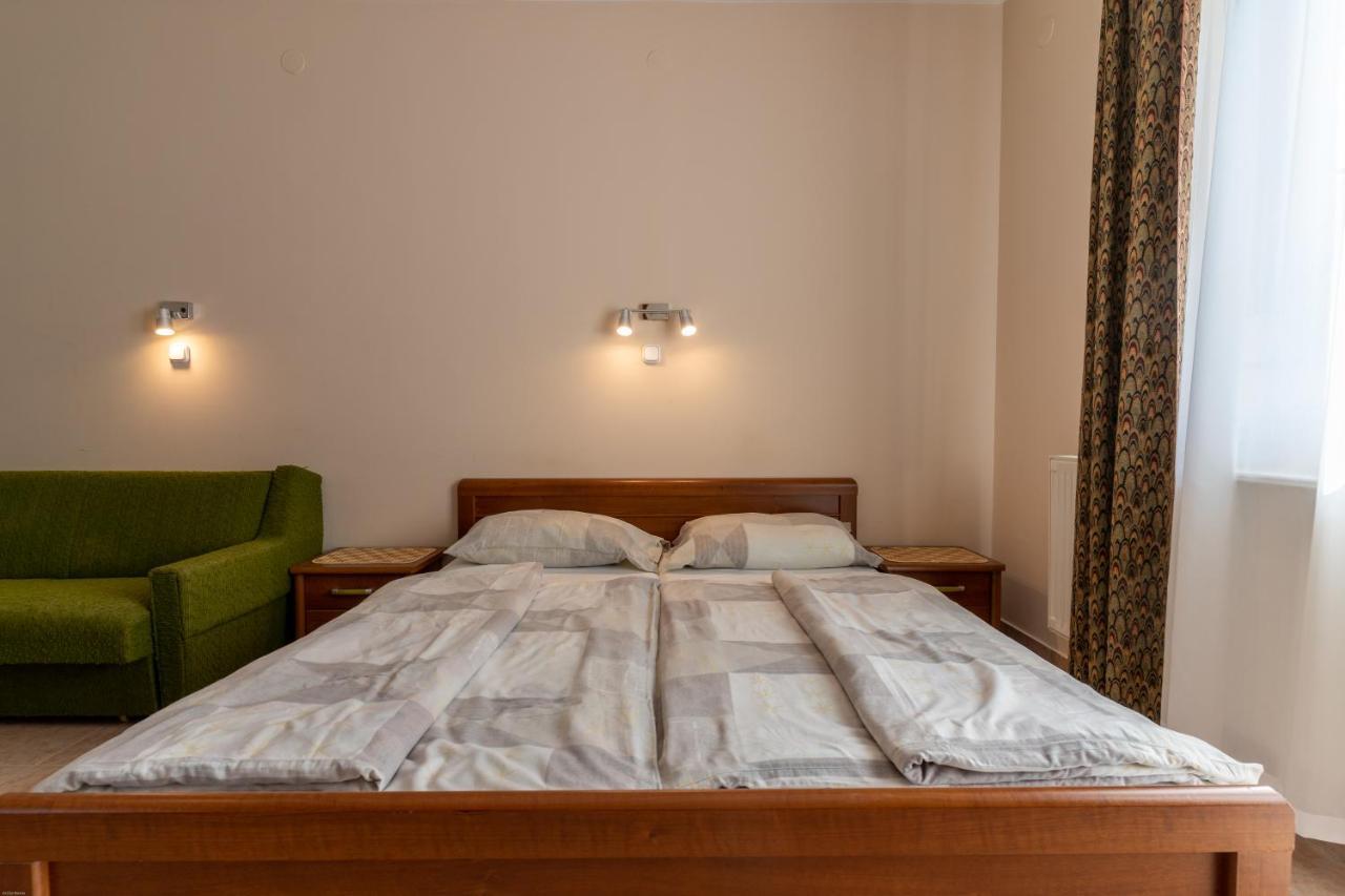 Izabella Panzio Bed & Breakfast Hajduszoboszlo Bagian luar foto