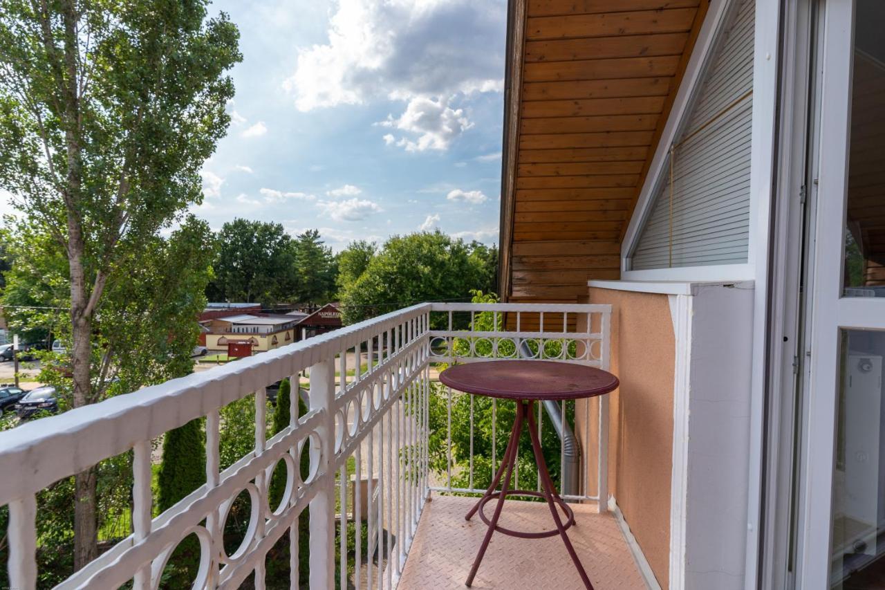 Izabella Panzio Bed & Breakfast Hajduszoboszlo Bagian luar foto