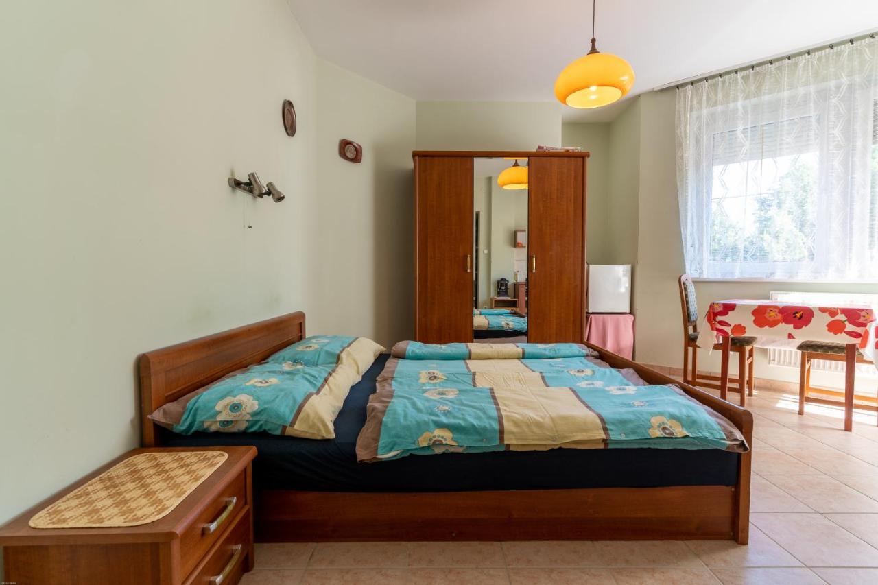 Izabella Panzio Bed & Breakfast Hajduszoboszlo Bagian luar foto