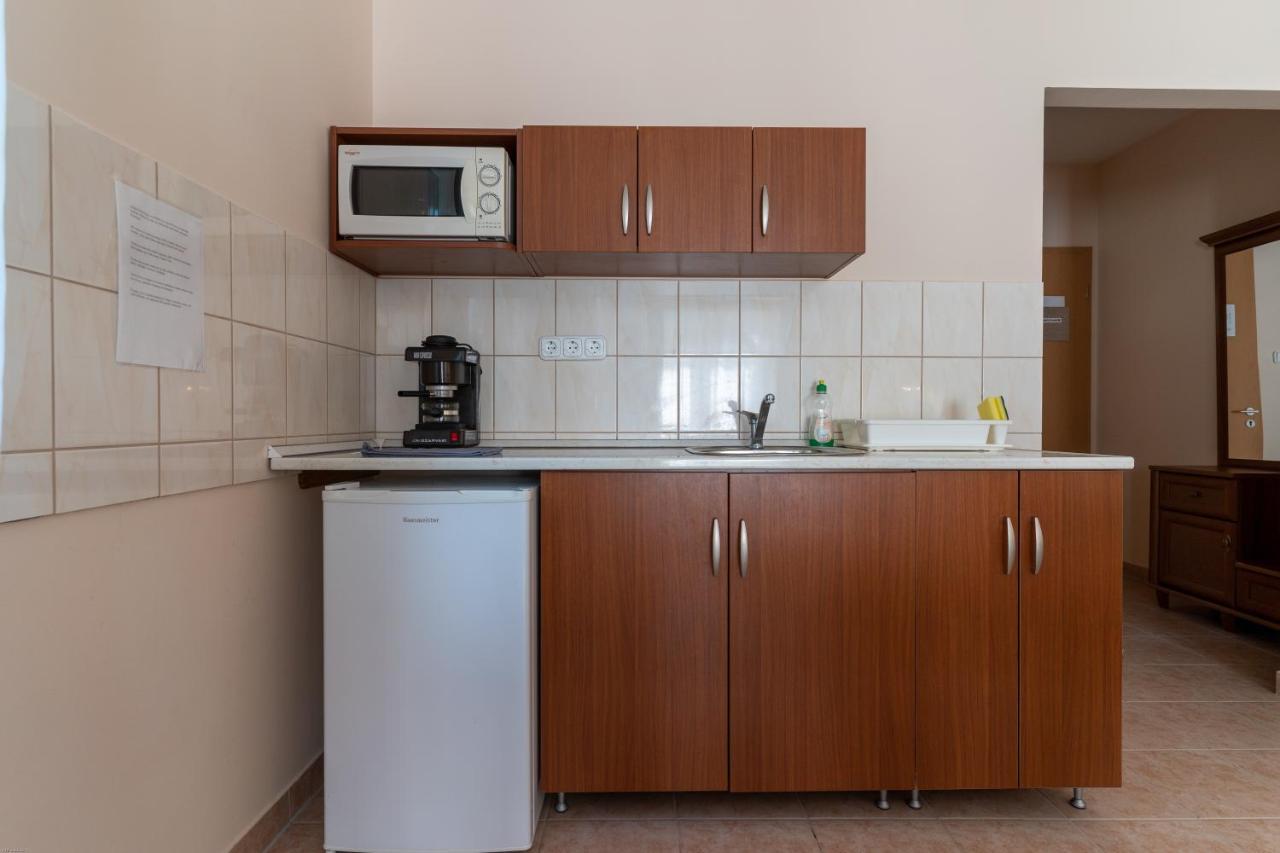 Izabella Panzio Bed & Breakfast Hajduszoboszlo Bagian luar foto