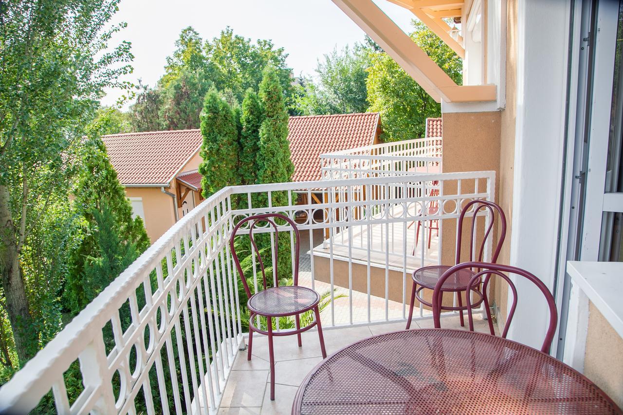 Izabella Panzio Bed & Breakfast Hajduszoboszlo Bagian luar foto