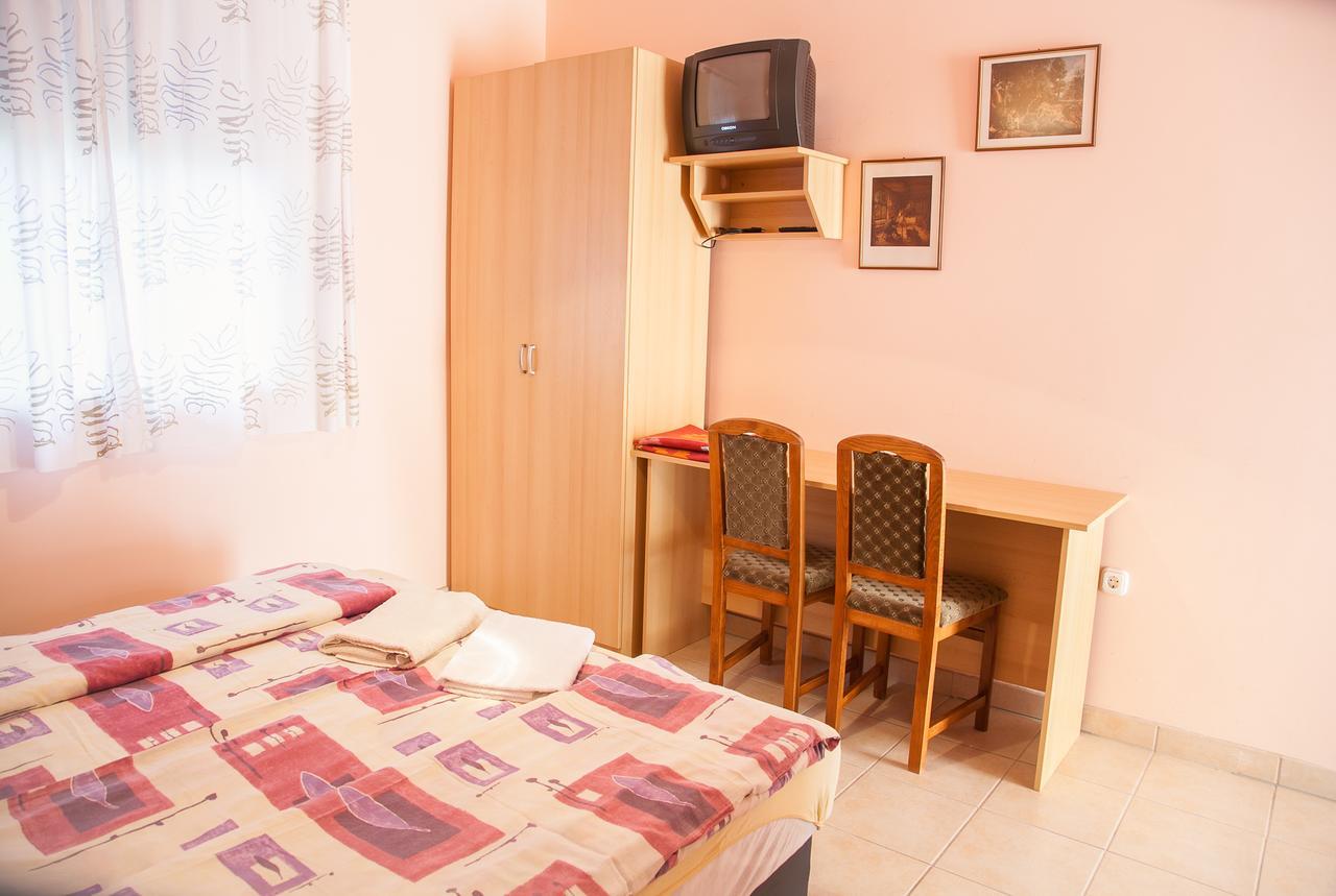 Izabella Panzio Bed & Breakfast Hajduszoboszlo Bagian luar foto