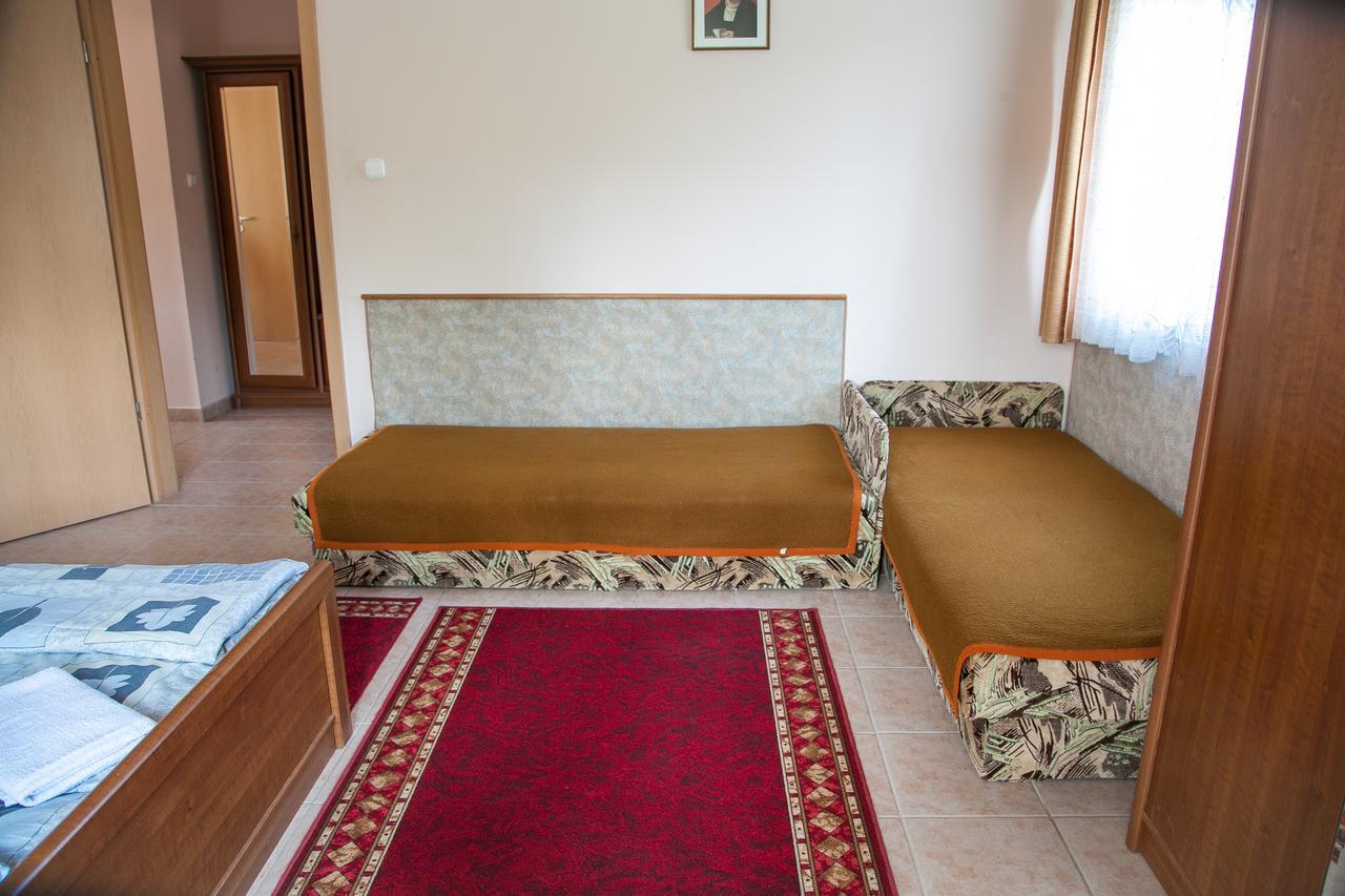 Izabella Panzio Bed & Breakfast Hajduszoboszlo Bagian luar foto