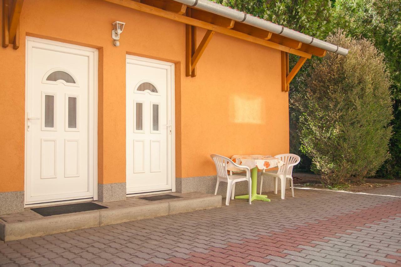 Izabella Panzio Bed & Breakfast Hajduszoboszlo Bagian luar foto