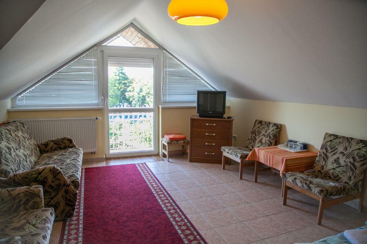 Izabella Panzio Bed & Breakfast Hajduszoboszlo Bagian luar foto