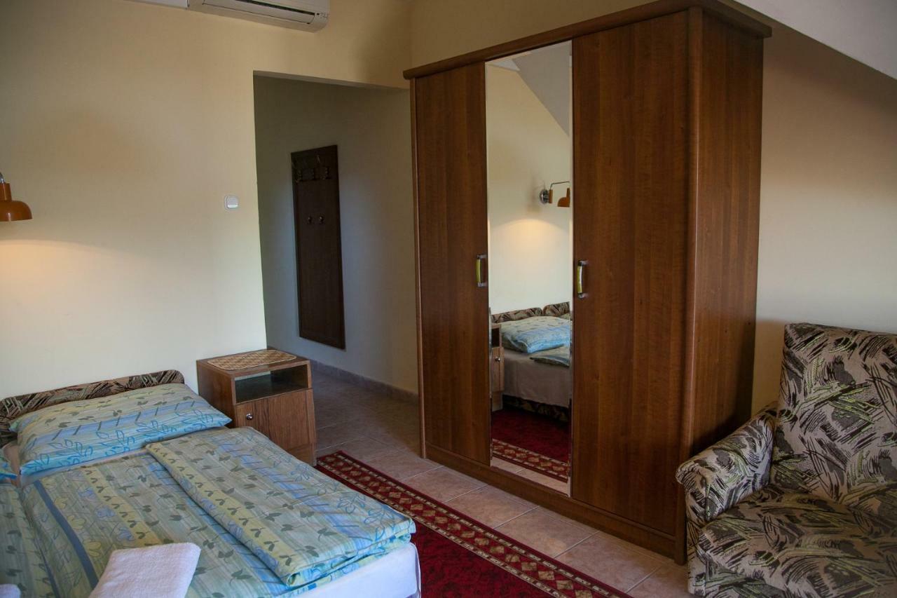 Izabella Panzio Bed & Breakfast Hajduszoboszlo Bagian luar foto