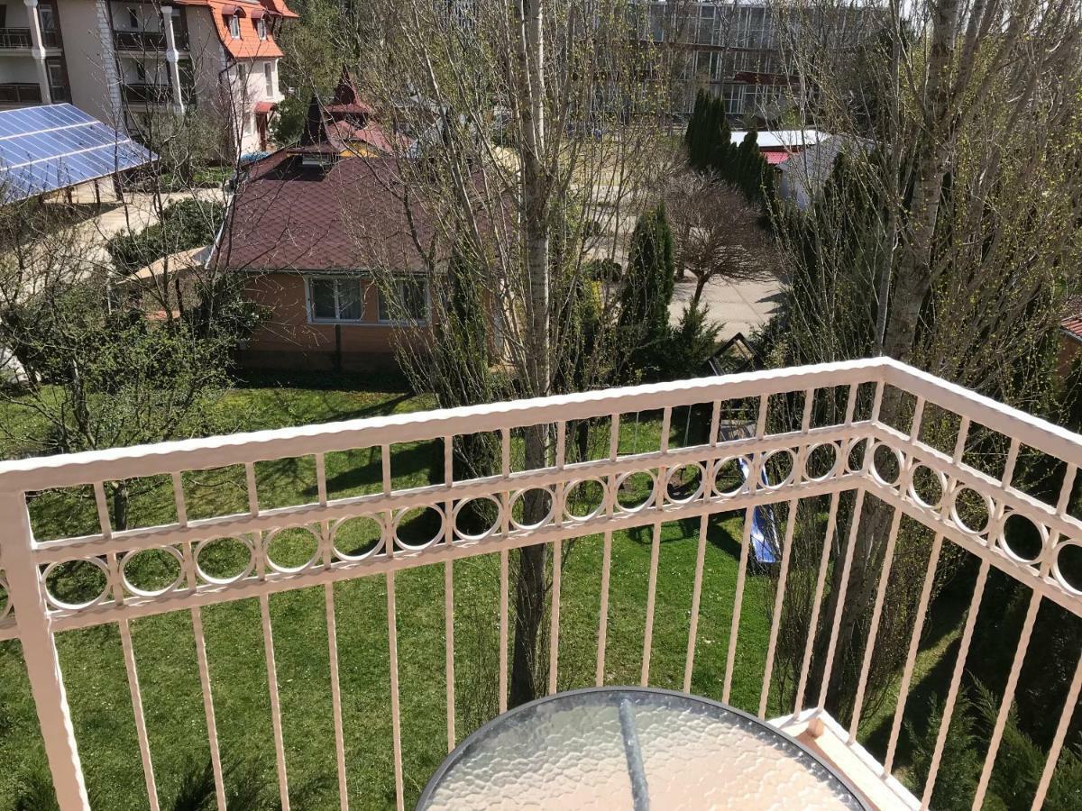 Izabella Panzio Bed & Breakfast Hajduszoboszlo Bagian luar foto